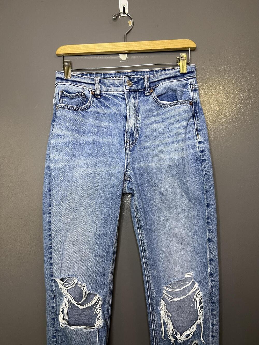 American Eagle Outfitters Mom Jeans Womens 2 Light Wash Distressed Stretch Denim
